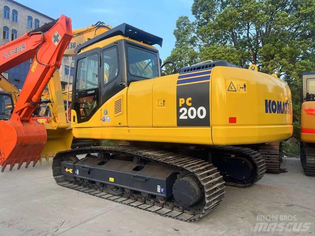 Komatsu PC 200-8 حفارات زحافة