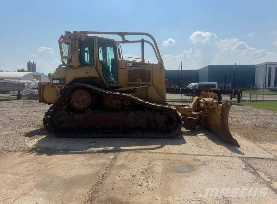 CAT D 6 N بلدوزرات مجنزرة