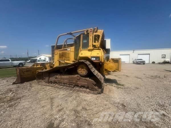 CAT D 6 N بلدوزرات مجنزرة