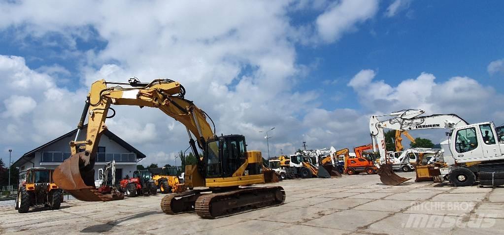 CAT 321 D LCR حفارات زحافة