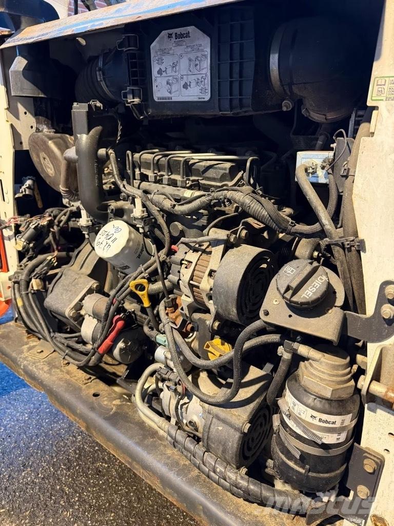 Bobcat T 590 لوادر انزلاقية التوجيه