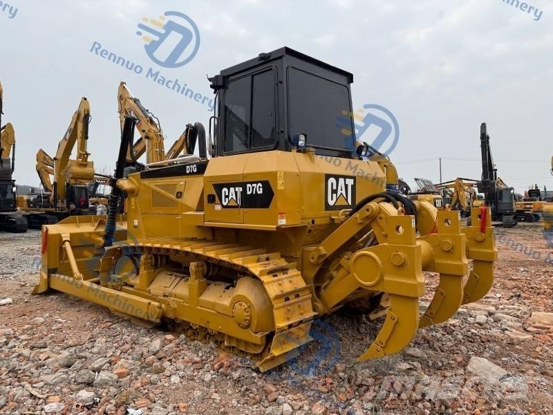 CAT D 7 G بلدوزرات مجنزرة