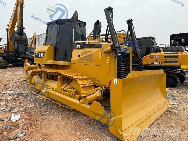 CAT D 7 G بلدوزرات مجنزرة