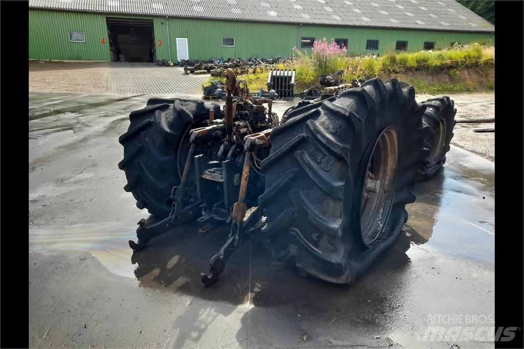 New Holland TM190 الجرارات