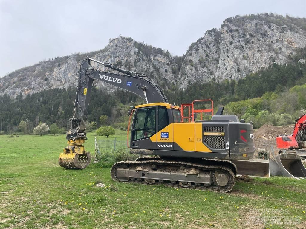 Volvo EC 220 E حفارات زحافة
