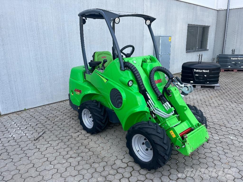 Avant 528 لوادر متعددة الأغراض