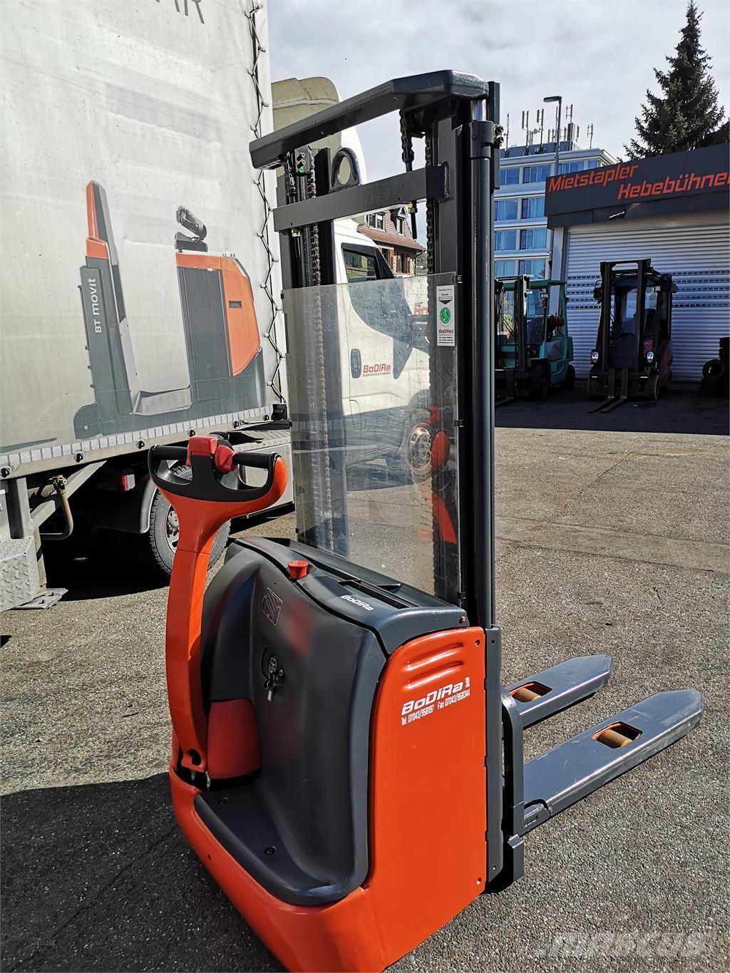 Linde L12 شاحنات مناولة ذاتية الدفع