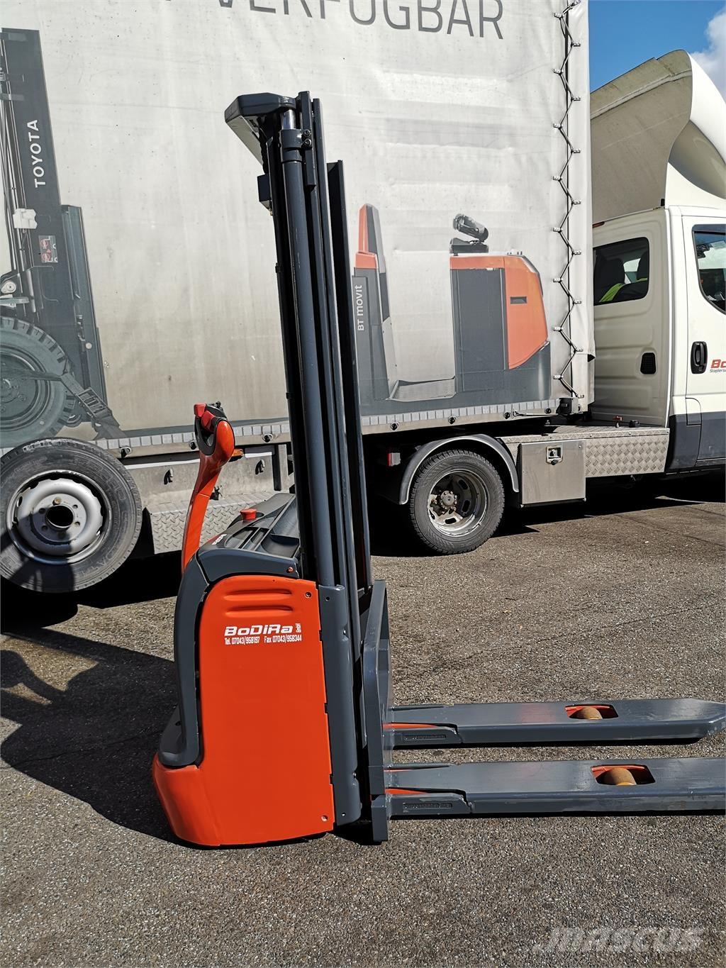 Linde L12 شاحنات مناولة ذاتية الدفع