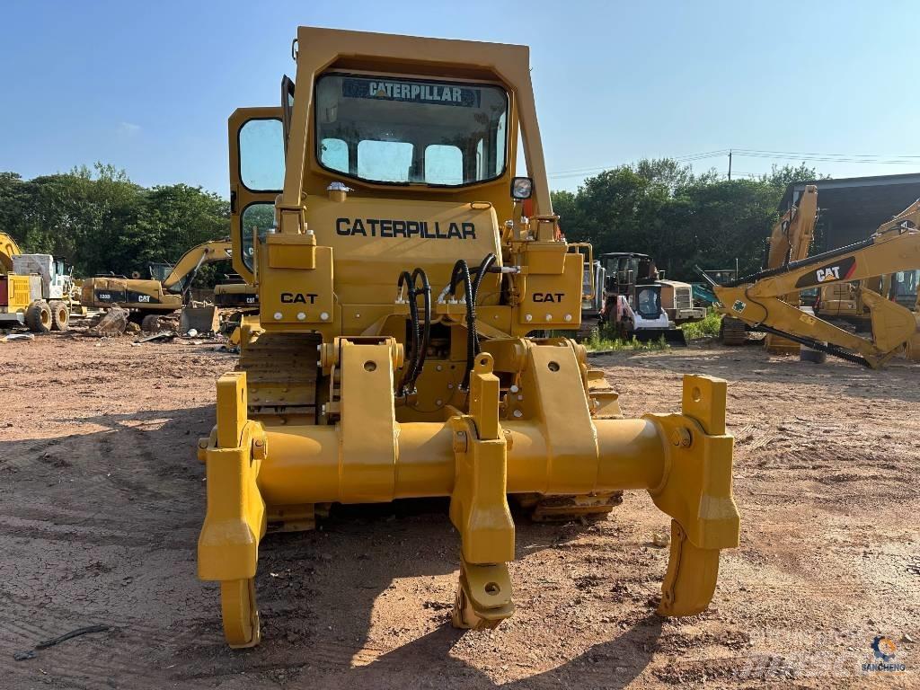 CAT D 7 G بلدوزرات مجنزرة