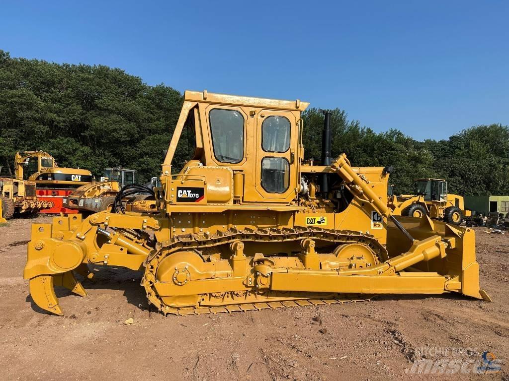 CAT D 7 G بلدوزرات مجنزرة