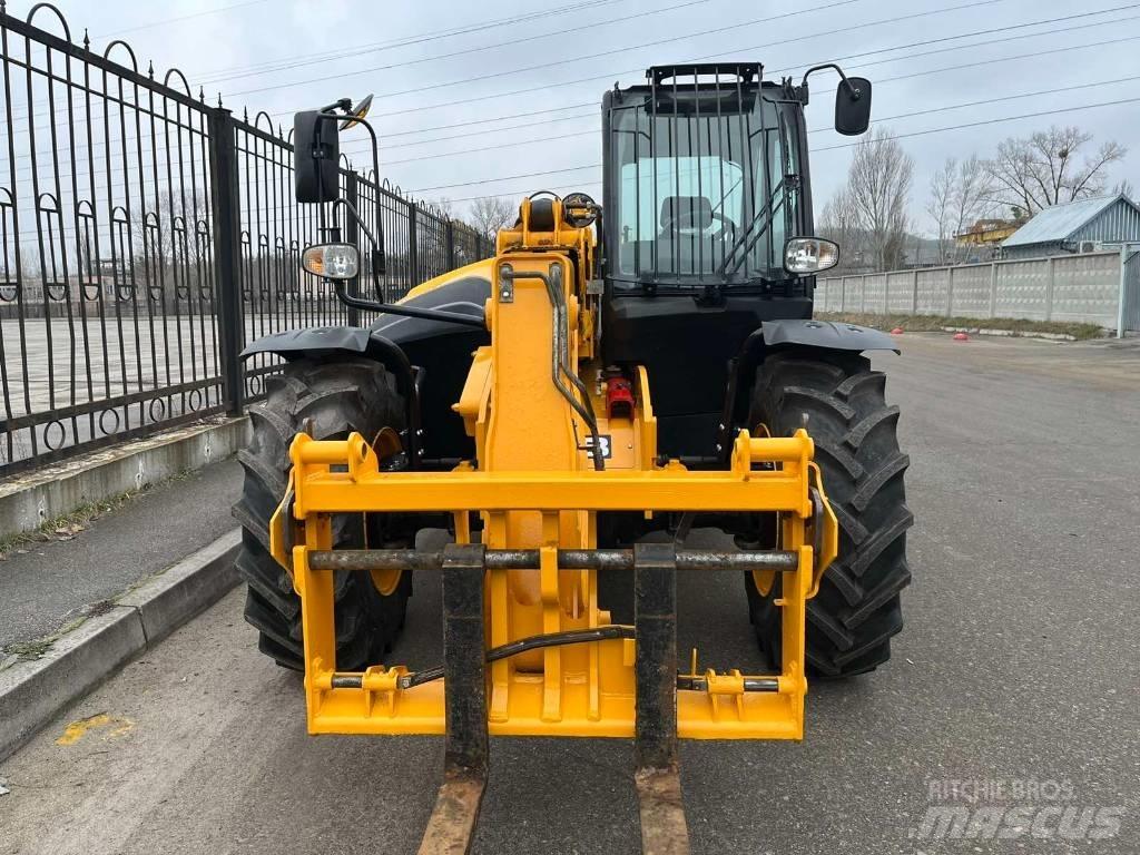 JCB 535-95 معدات مناولة لأغراض الزراعة