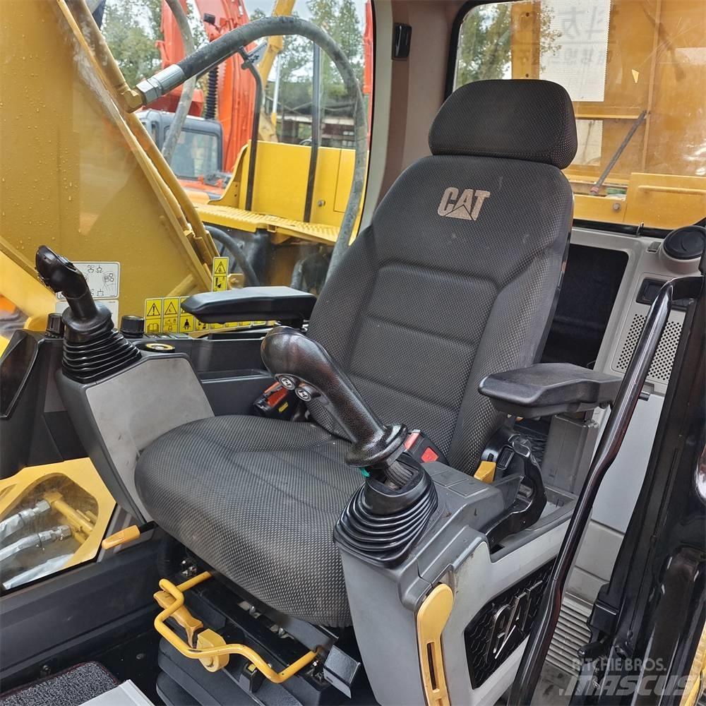 CAT 320 GC حفارات زحافة