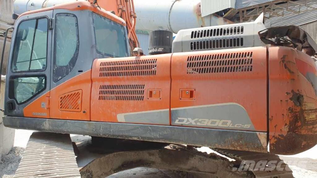 Doosan DX 300 LC-5 حفارات زحافة