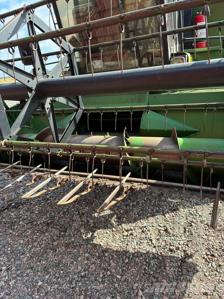 John Deere 1042 حصادات