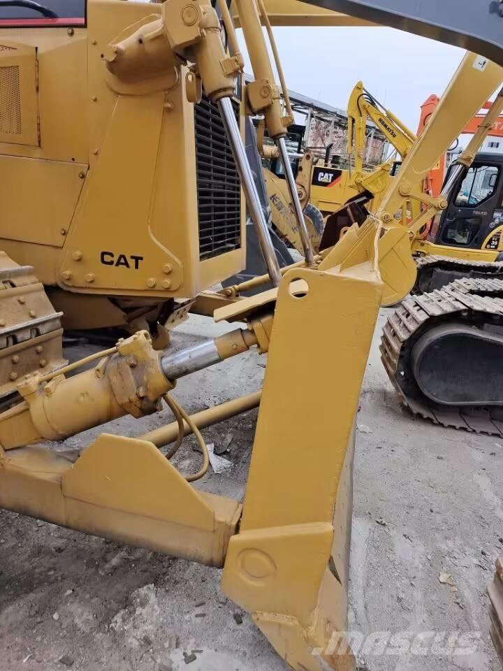 CAT D 6 G بلدوزرات مجنزرة