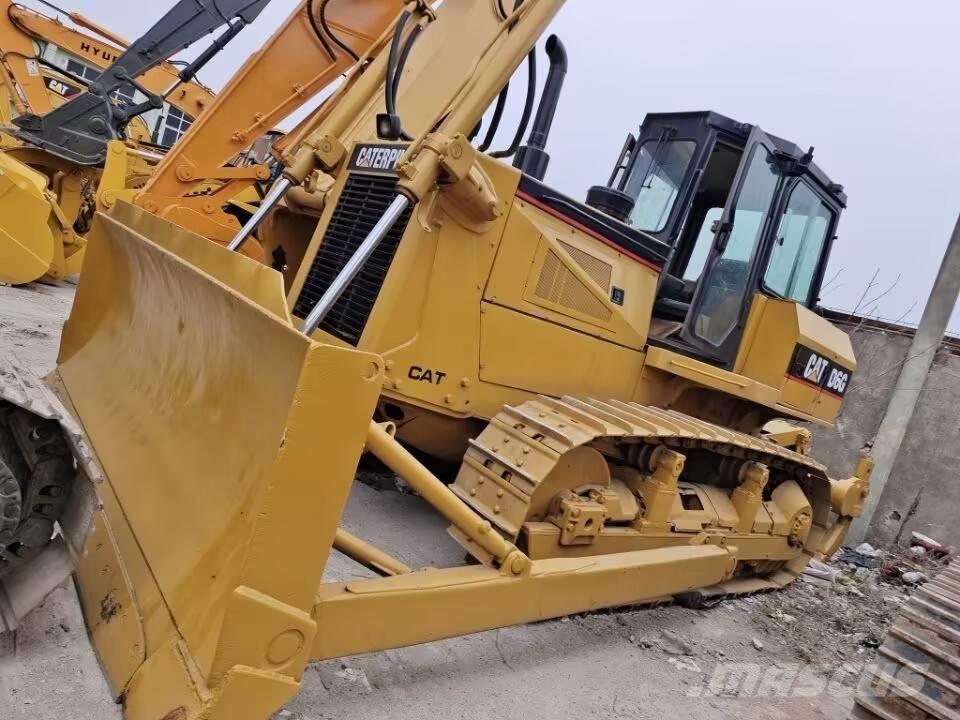CAT D 6 G بلدوزرات مجنزرة