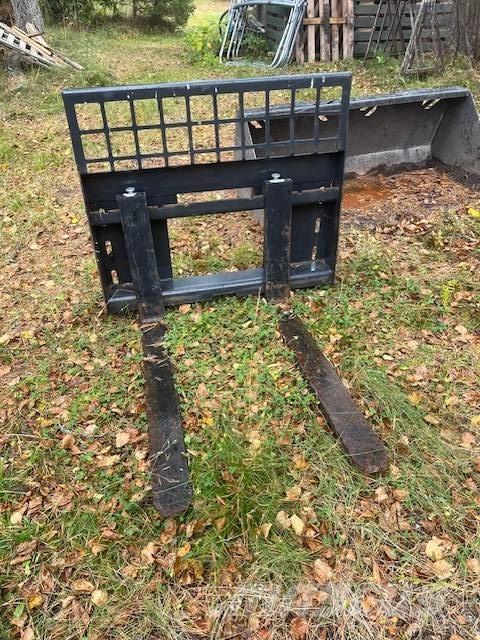 Bobcat L 28 لوادر صغيرة