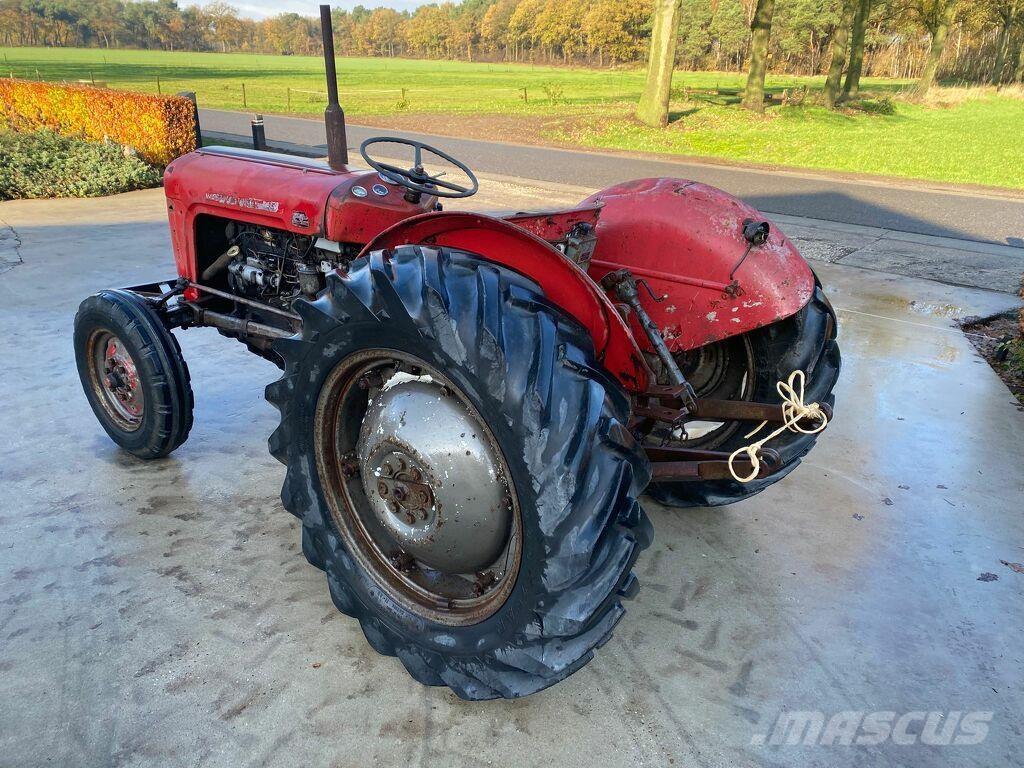 Massey Ferguson 35 الجرارات