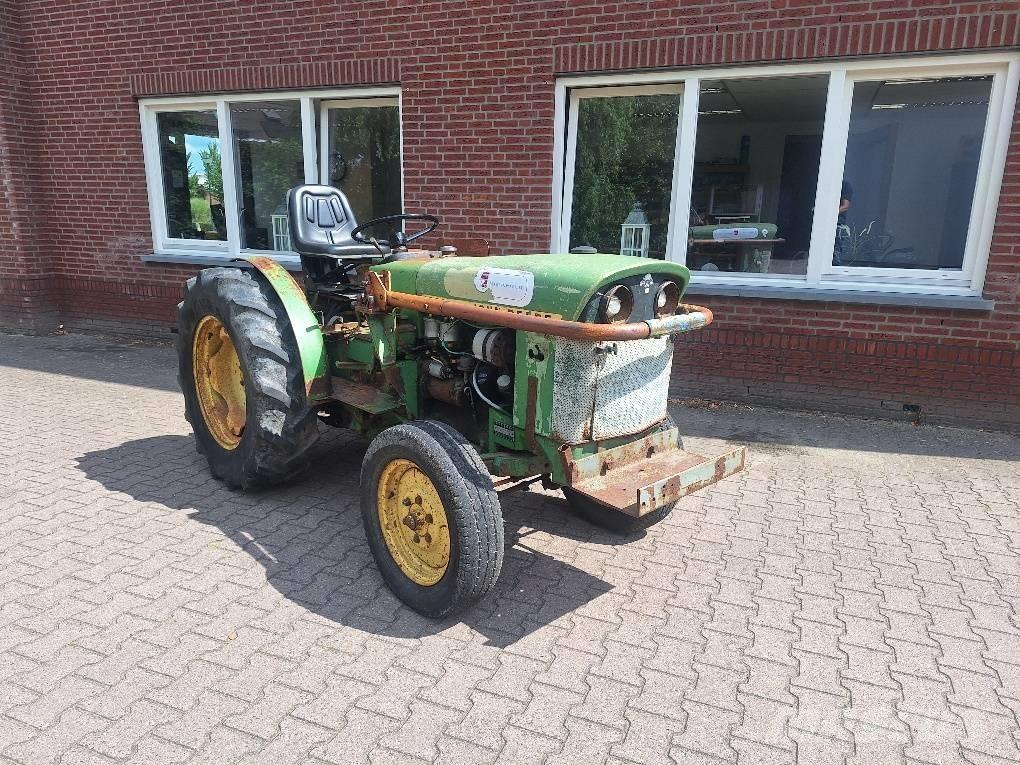 John Deere 1020 الجرارات