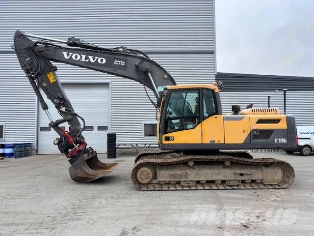 Volvo EC 220 D حفارات زحافة