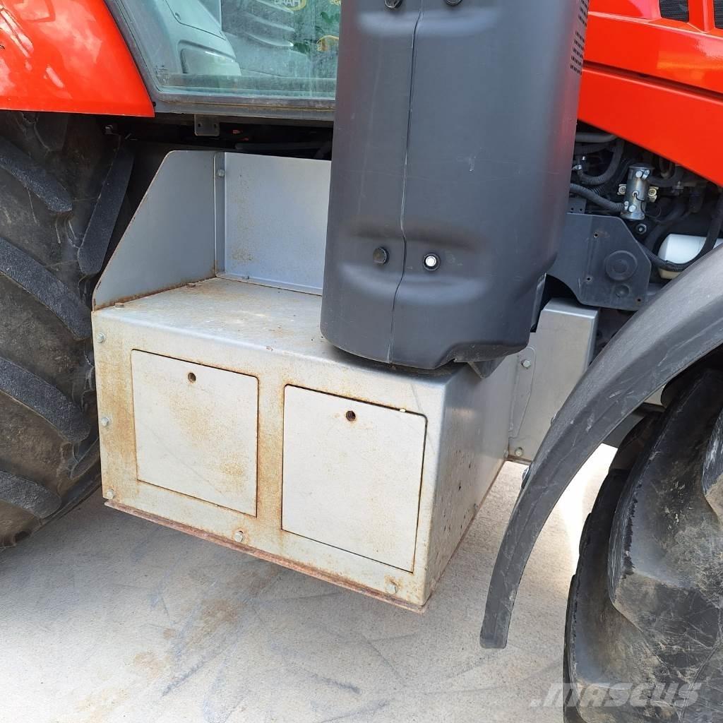 Kubota M7172 FL الجرارات