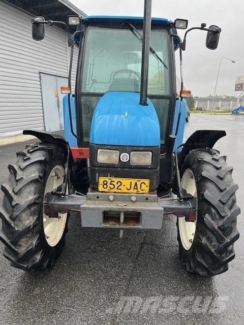 New Holland 5635 الجرارات