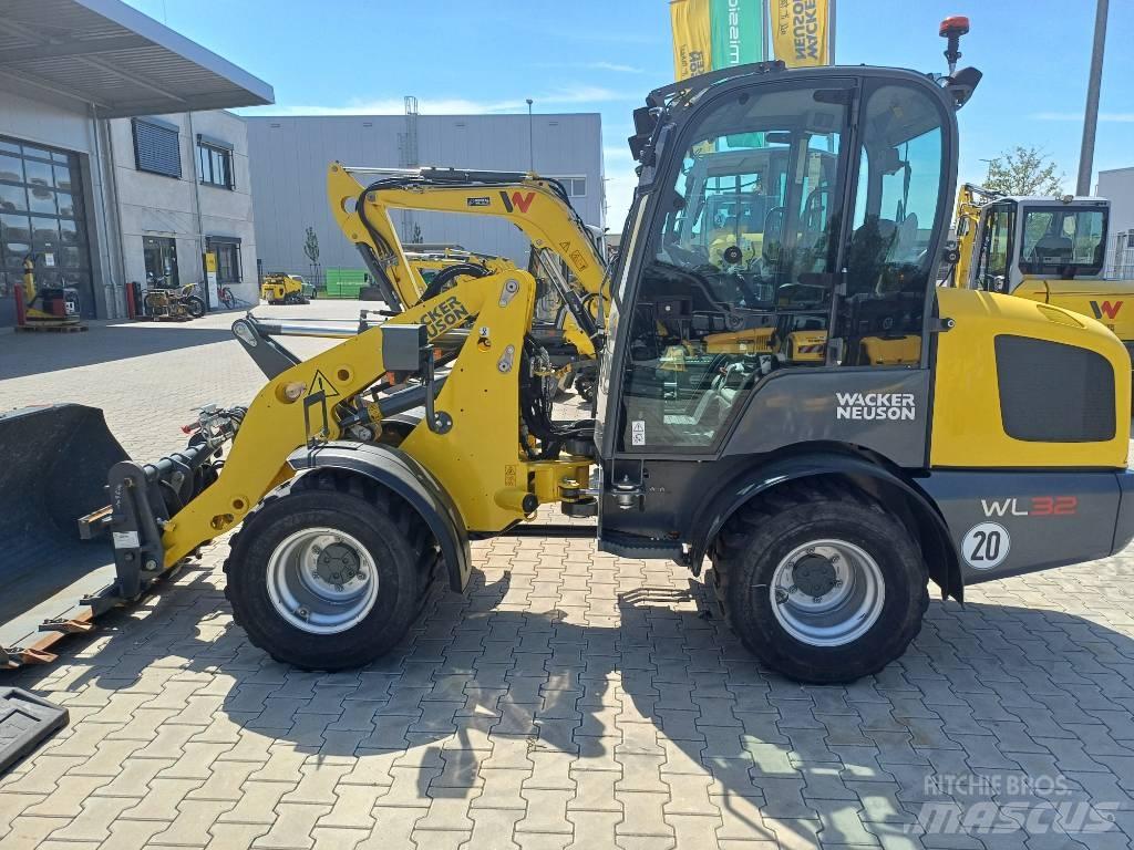 Wacker Neuson WL32 لوادر بعجل