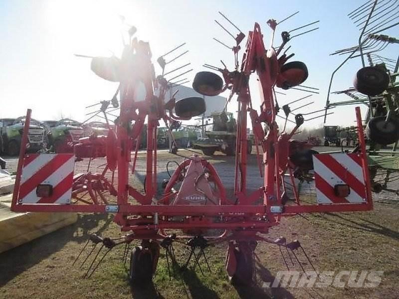 Kuhn GF8702 مكابس وميبسات التبن