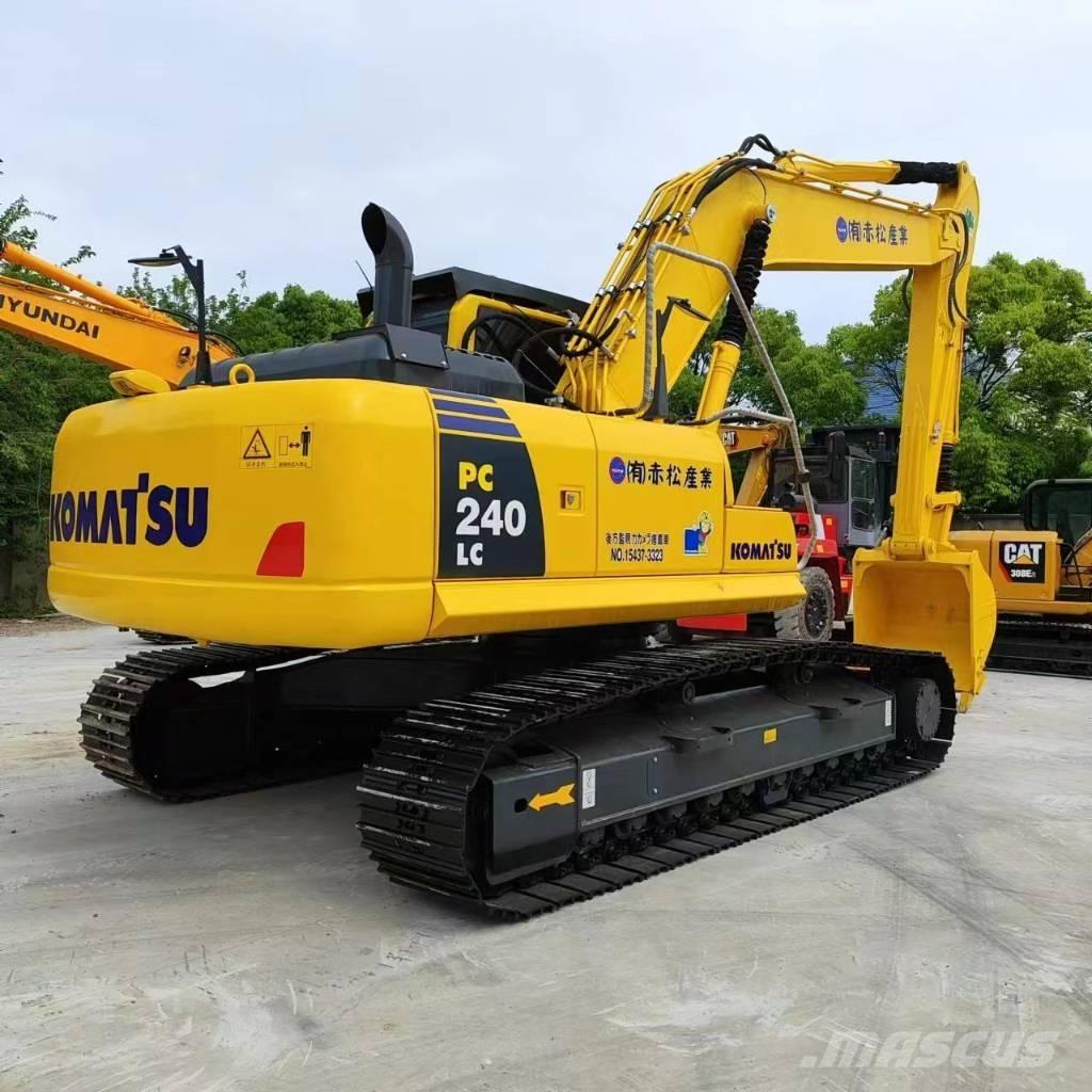 Komatsu PC 240 LC-8 حفارات زحافة