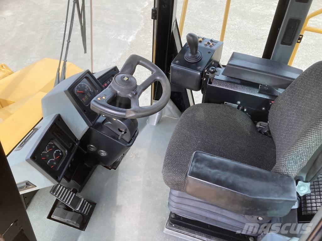 CAT 824 H بلدوزرات بعجلات