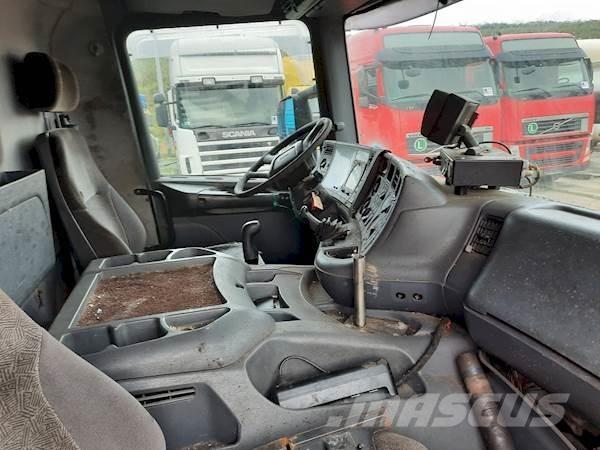 Scania P 94 DB 260 شاحنات بمقصورة وهيكل