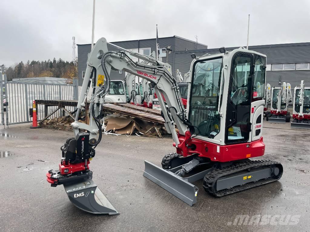 Takeuchi TB 325 R حفارات صغيرة أقل من 7 طن (حفارات صغيرة)