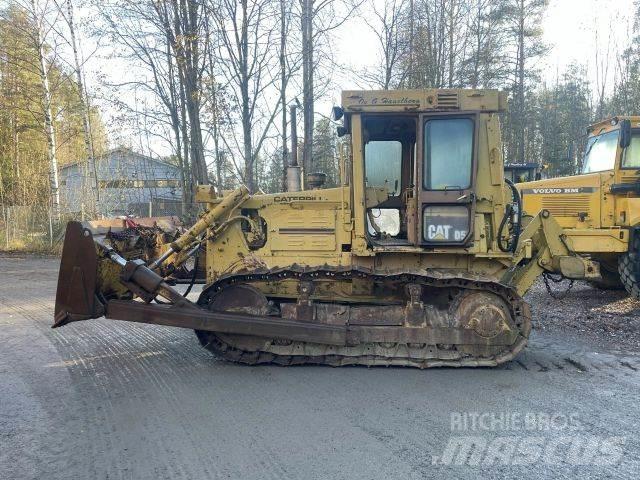 CAT D5B 44x890 بلدوزرات مجنزرة