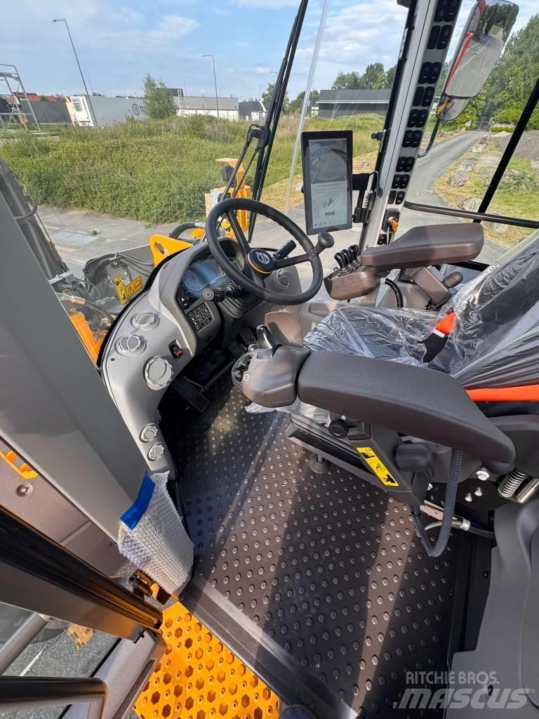 Volvo L 120 H2 لوادر بعجل