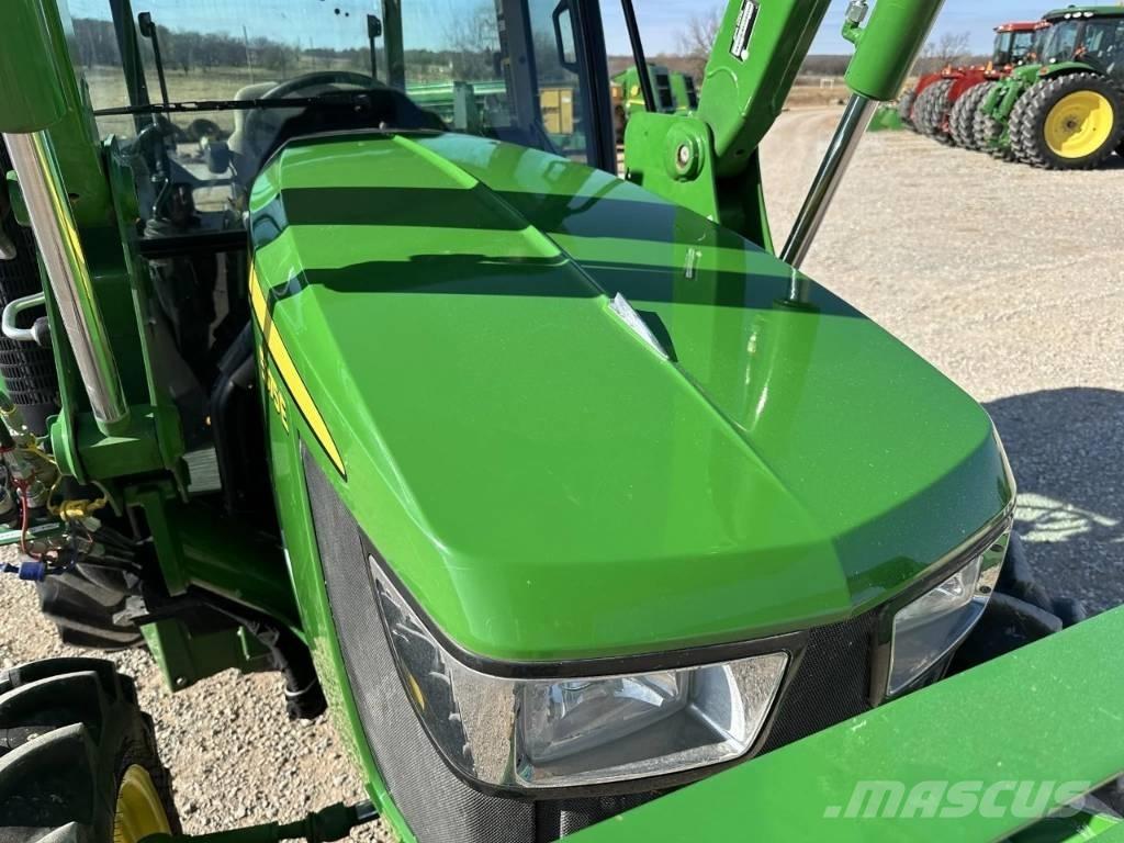 John Deere 5075 E الجرارات