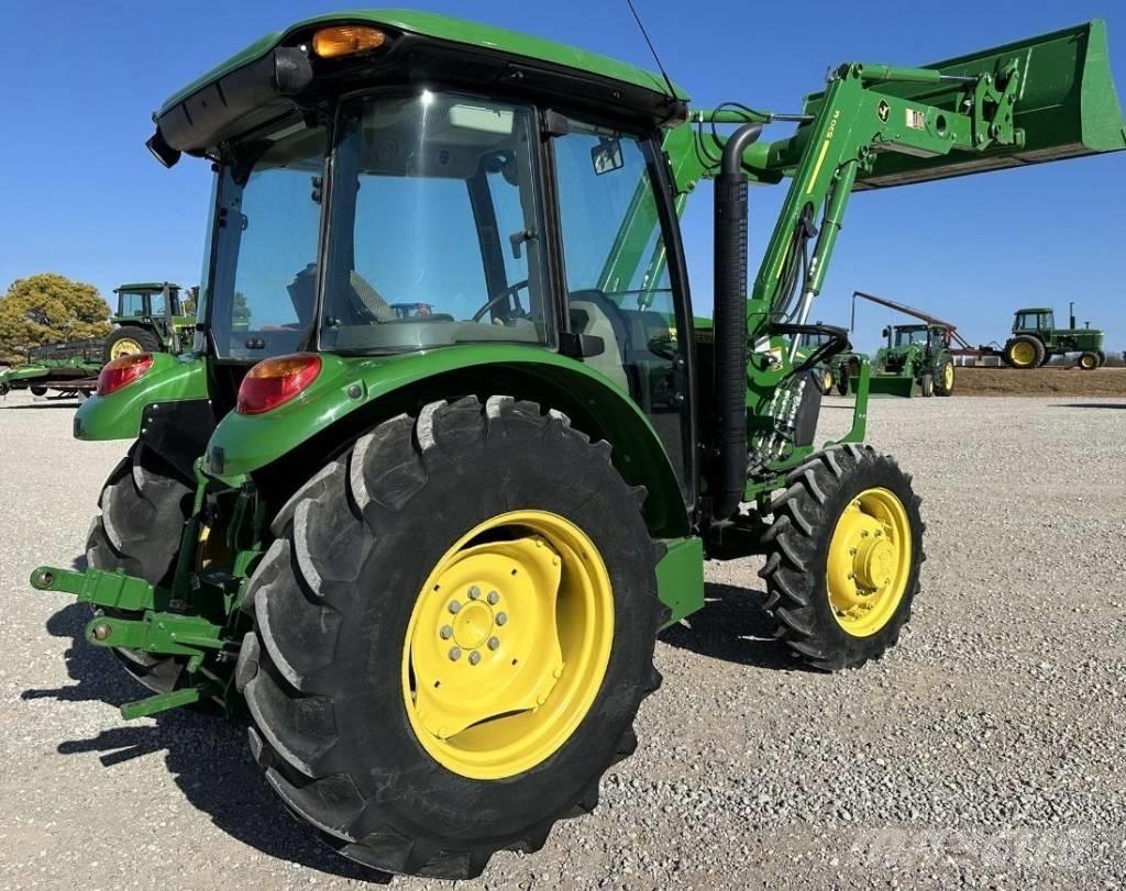 John Deere 5075 E الجرارات
