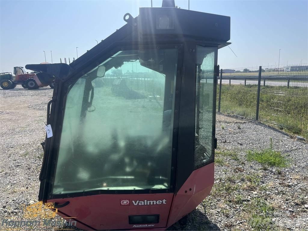 Valmet 911.1 كابينة والداخلية