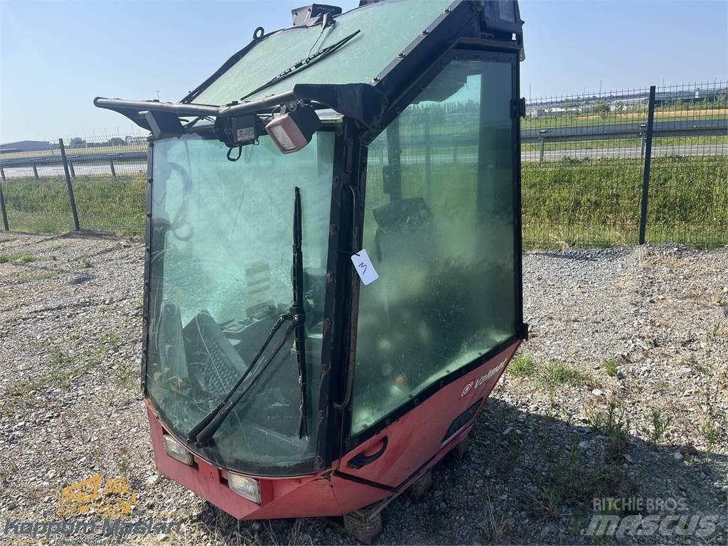 Valmet 911.1 كابينة والداخلية