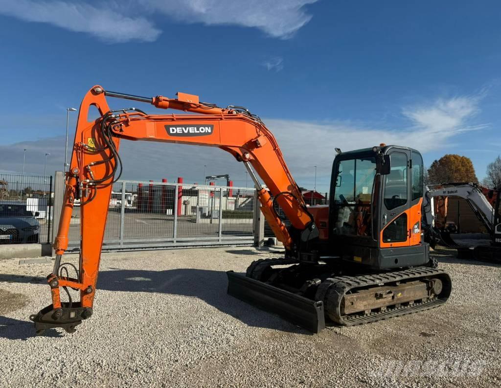 Doosan DX 85 R-3 حفارات وسط 7 طن - 12 طن