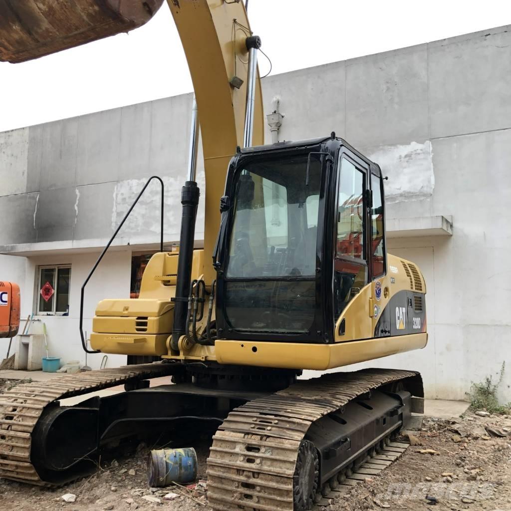 CAT 320 D حفارات زحافة