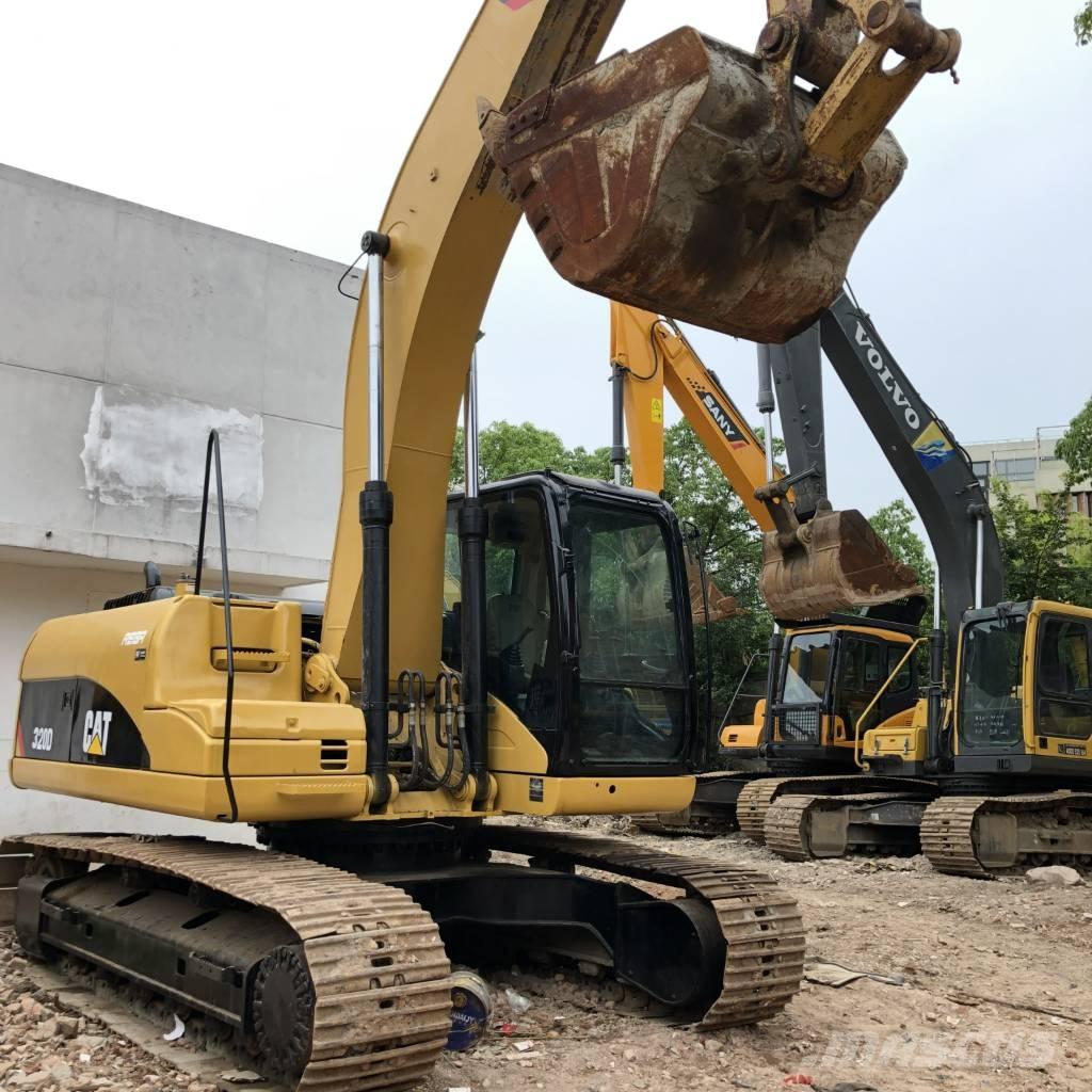 CAT 320 D حفارات زحافة