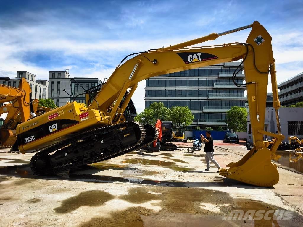 CAT 325 C حفارات زحافة