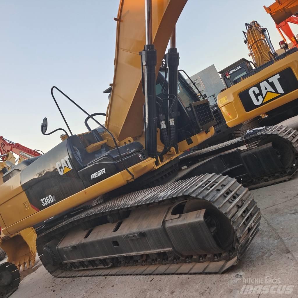 CAT 336 D حفارات زحافة