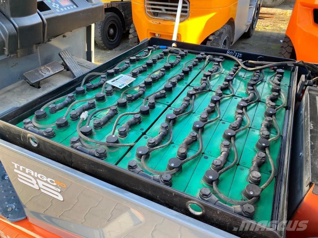 Toyota 8FBMT35 شاحنات ذات رافعات شوكية تعمل بالكهرباء