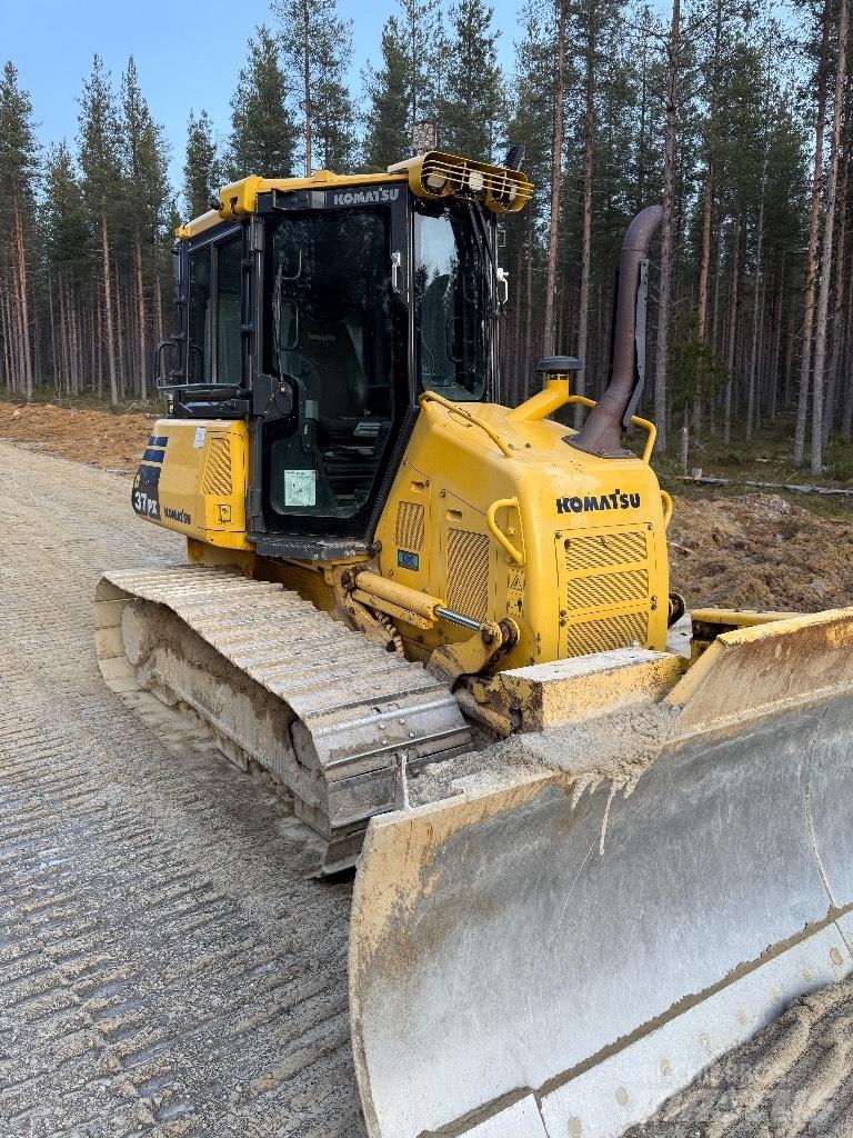 Komatsu D 37 PX-23 بلدوزرات مجنزرة