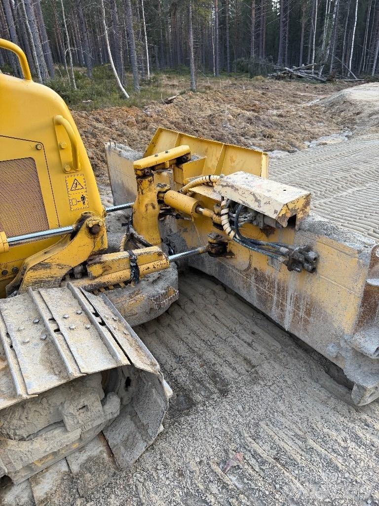 Komatsu D 37 PX-23 بلدوزرات مجنزرة