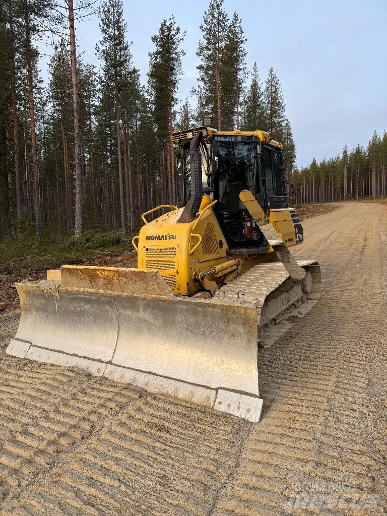 Komatsu D 37 PX-23 بلدوزرات مجنزرة