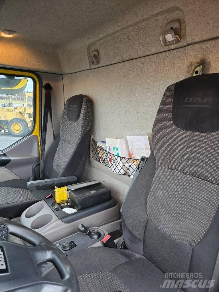 DAF LF 12.220 شاحنات ذات هيكل صندوقي