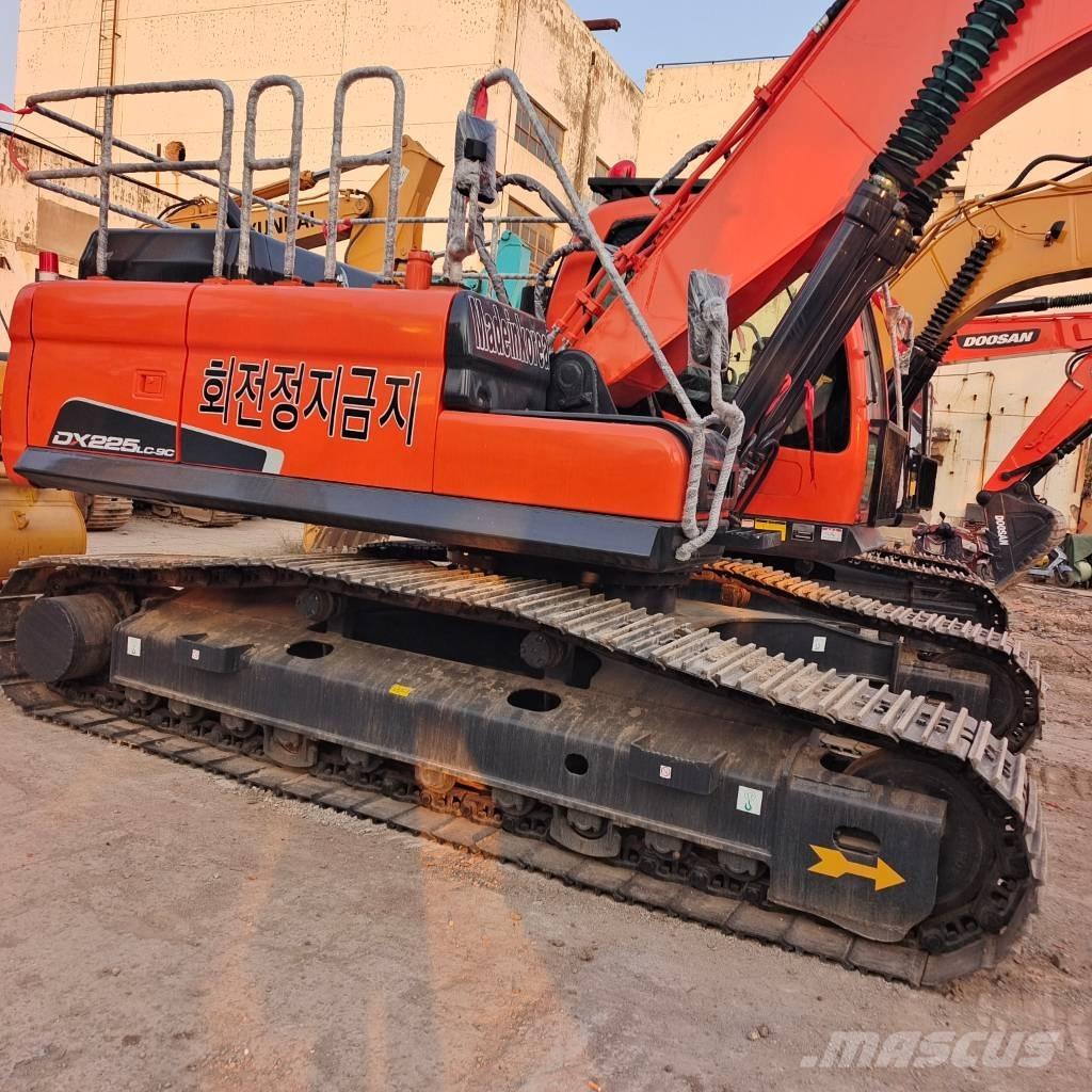 Doosan DX 300LC-9C حفارات زحافة