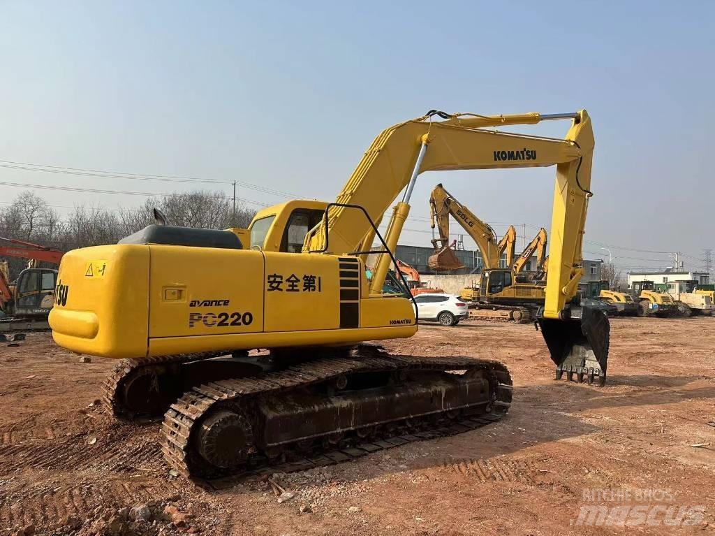Komatsu PC 220 حفارات زحافة
